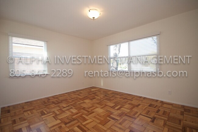 Building Photo - Renovated East Mesa Home 2 Doors From Shor...