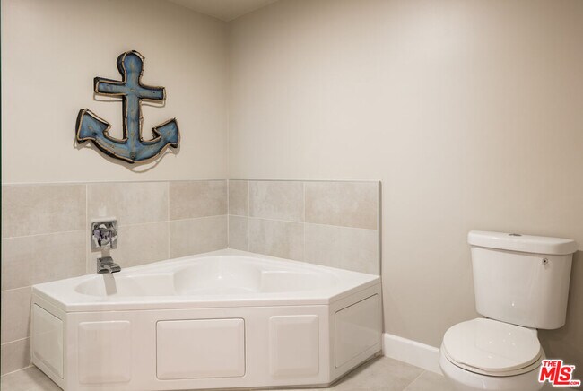 Building Photo - 118 S Kenwood St