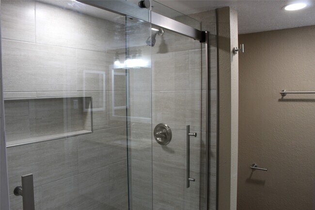 Building Photo - 2011 Spenwick Dr