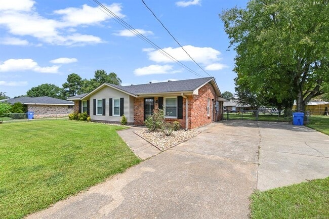 Building Photo - 111 Lori St