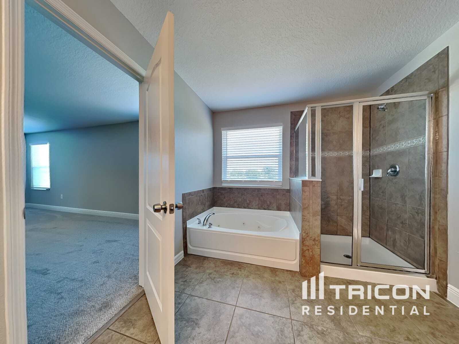 Building Photo - 10636 Laguna Plains Dr