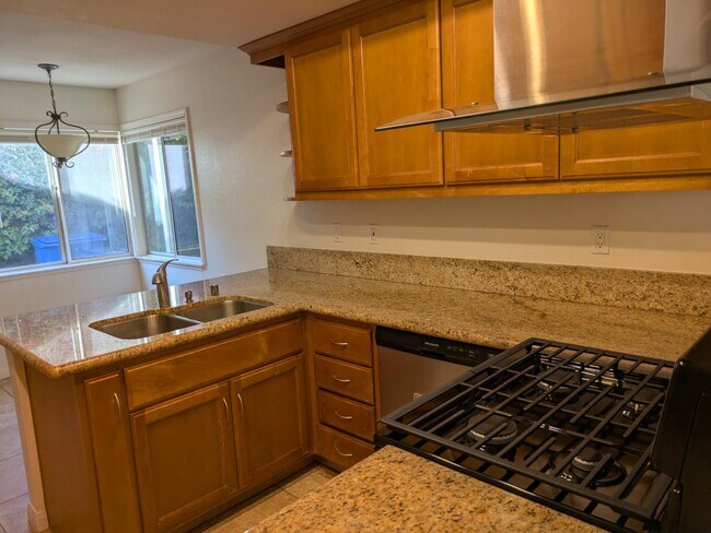 Building Photo - 8730 Sandhill Dr