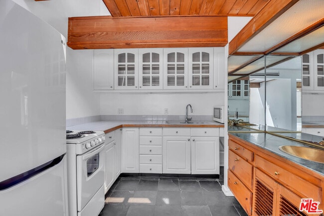 Building Photo - 6456 Surfside Way