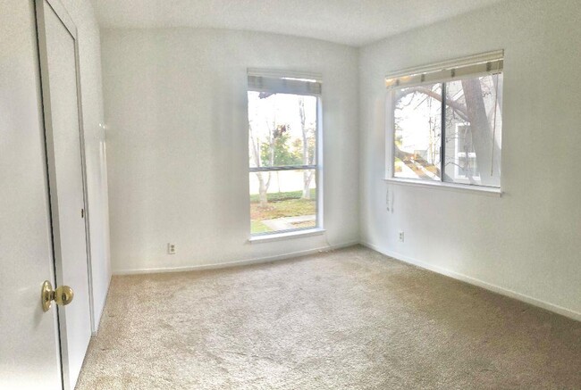 Building Photo - 820 Boardwalk Pl