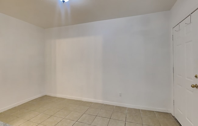 Building Photo - 1431 Seminola Blvd