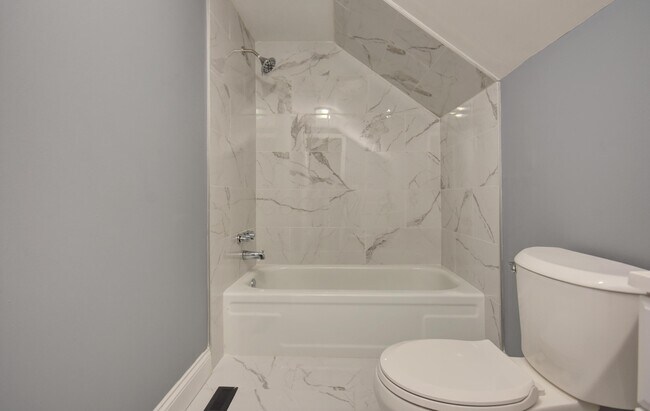 Building Photo - 1515 Hawthorne Ave