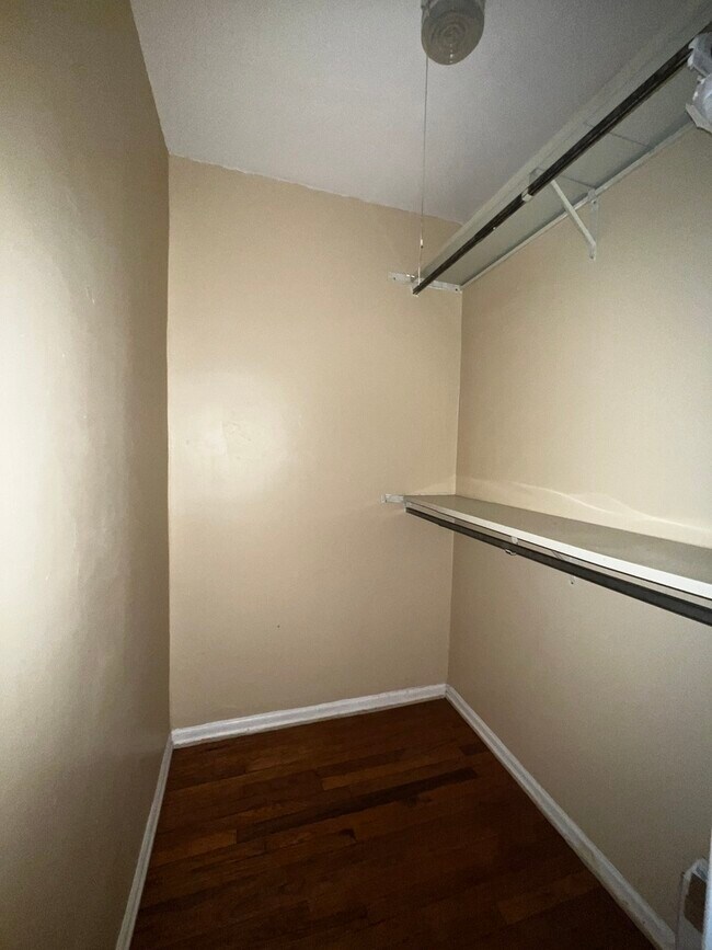 Building Photo - 5143 S Kenwood Ave