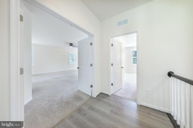 Building Photo - 7640 Knotting Hl Ln