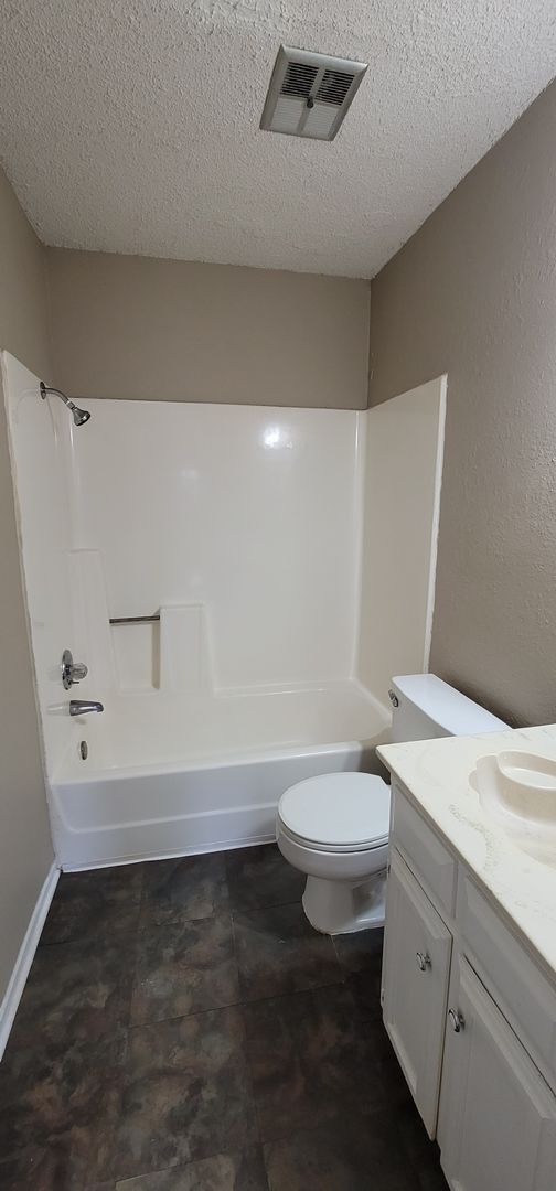 Building Photo - 3 Bedroom and 2 Bath Duplex with Carport a...