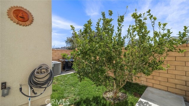 Building Photo - 16282 Meadowhouse Ave