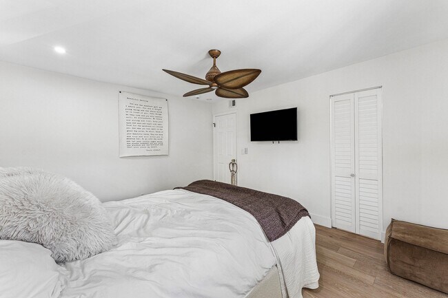 Building Photo - 207 Tropic Isle Dr