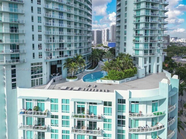 Building Photo - 1900 N Bayshore Dr