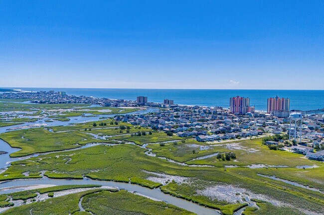 Building Photo - Coastal Living at its Best: Charming 3-Bedroom Near the Beach