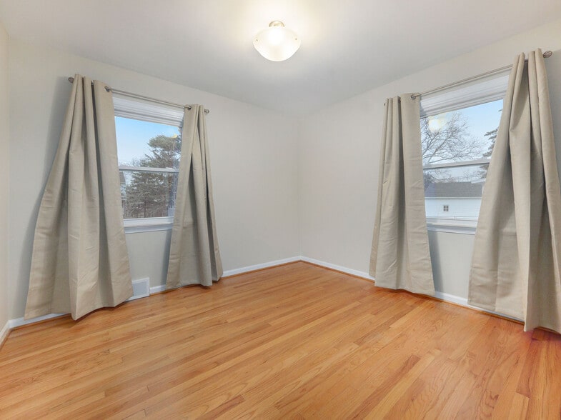 Bedroom/study - 516 Berkley Ave