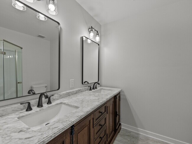 Building Photo - "Spacious 5-Bed Haven on Cedarest Rd – Where Comfort Meets Convenience in Fairfax!"