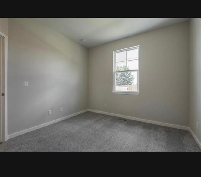 Building Photo - 12906 W 93rd St