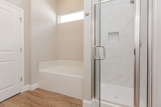 Building Photo - Modern 4 Bedroom Home in Red Bank
