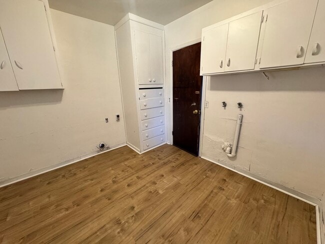 Building Photo - Lovely 3 bedroom 2 bath home. Must see