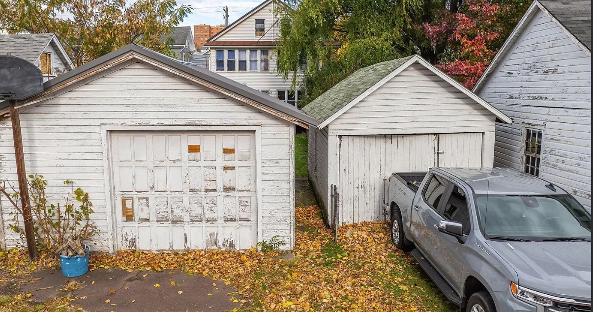 Off-Street Parking - 500 E 5th St