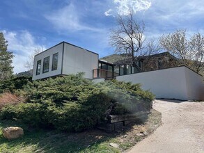 Building Photo - LUX 3BD, 3BA Foothills Home Only 5 Minutes...