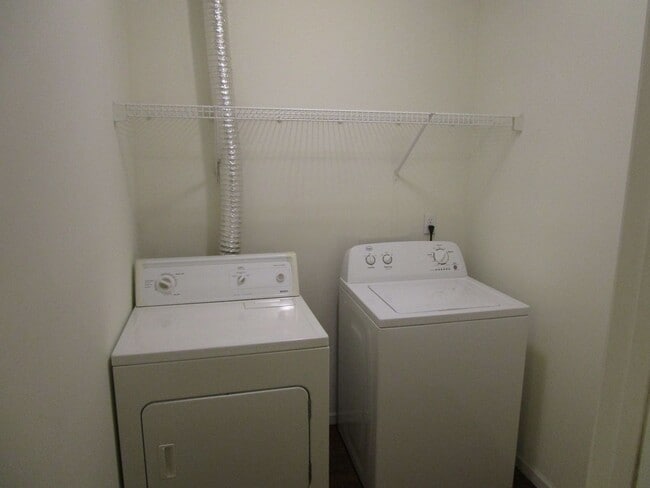 Building Photo - 1616-1618-1618 Juniper Dr