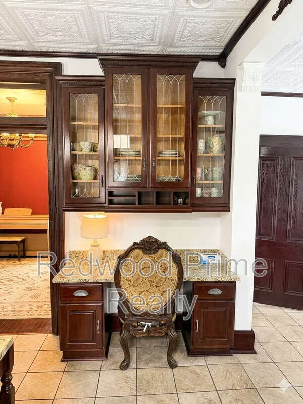 Building Photo - 401 S Center St