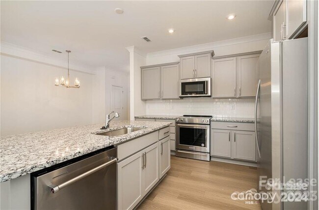 Building Photo - 1816 Saint Louis Aly NW