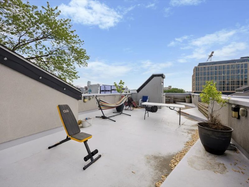 Building Photo - 928 S 15th St