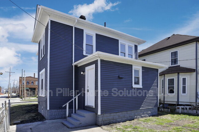 Building Photo - 121 S Terrace Ave