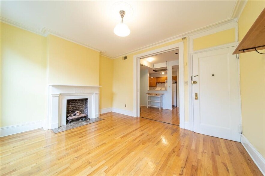 Building Photo - 264 3rd St