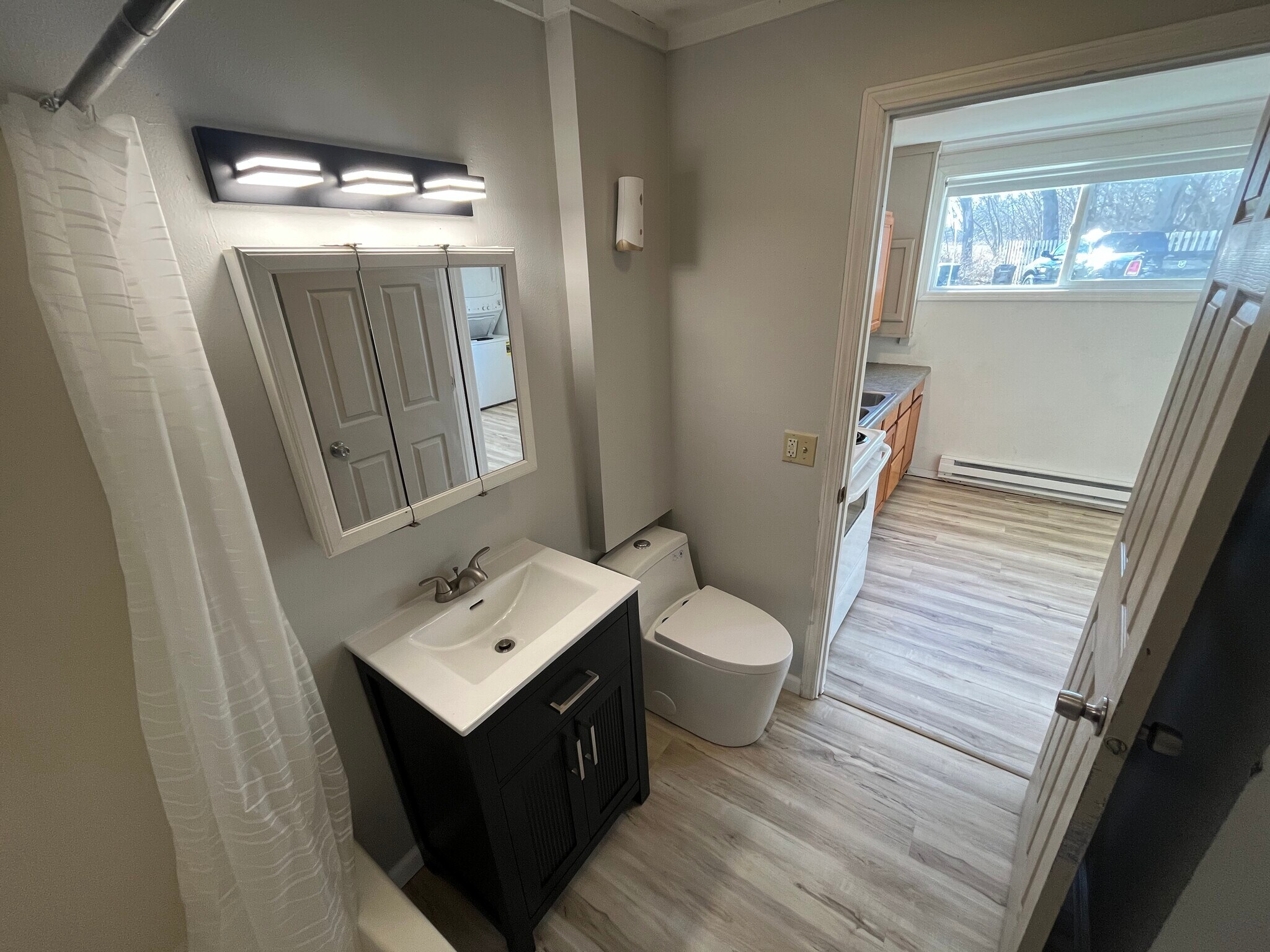 Building Photo - 929 E Clay St