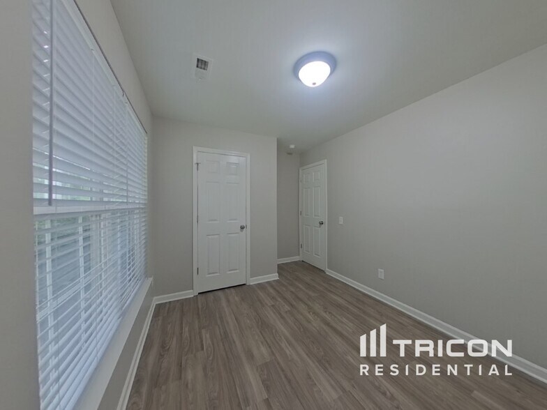Building Photo - 5411 Peachwood Dr