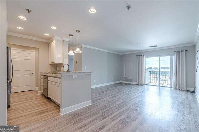 Building Photo - 300 Johnson Ferry Rd