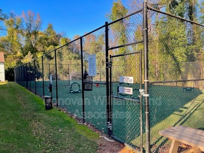 Building Photo - 2219 Kilborne Dr