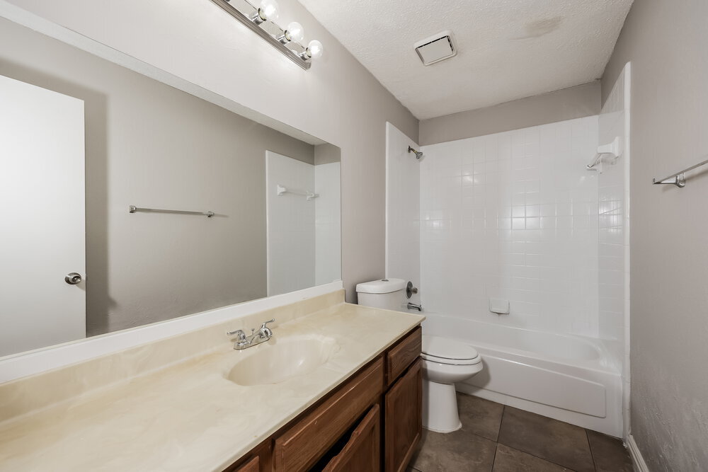 Building Photo - 3309 Creekwood Ln