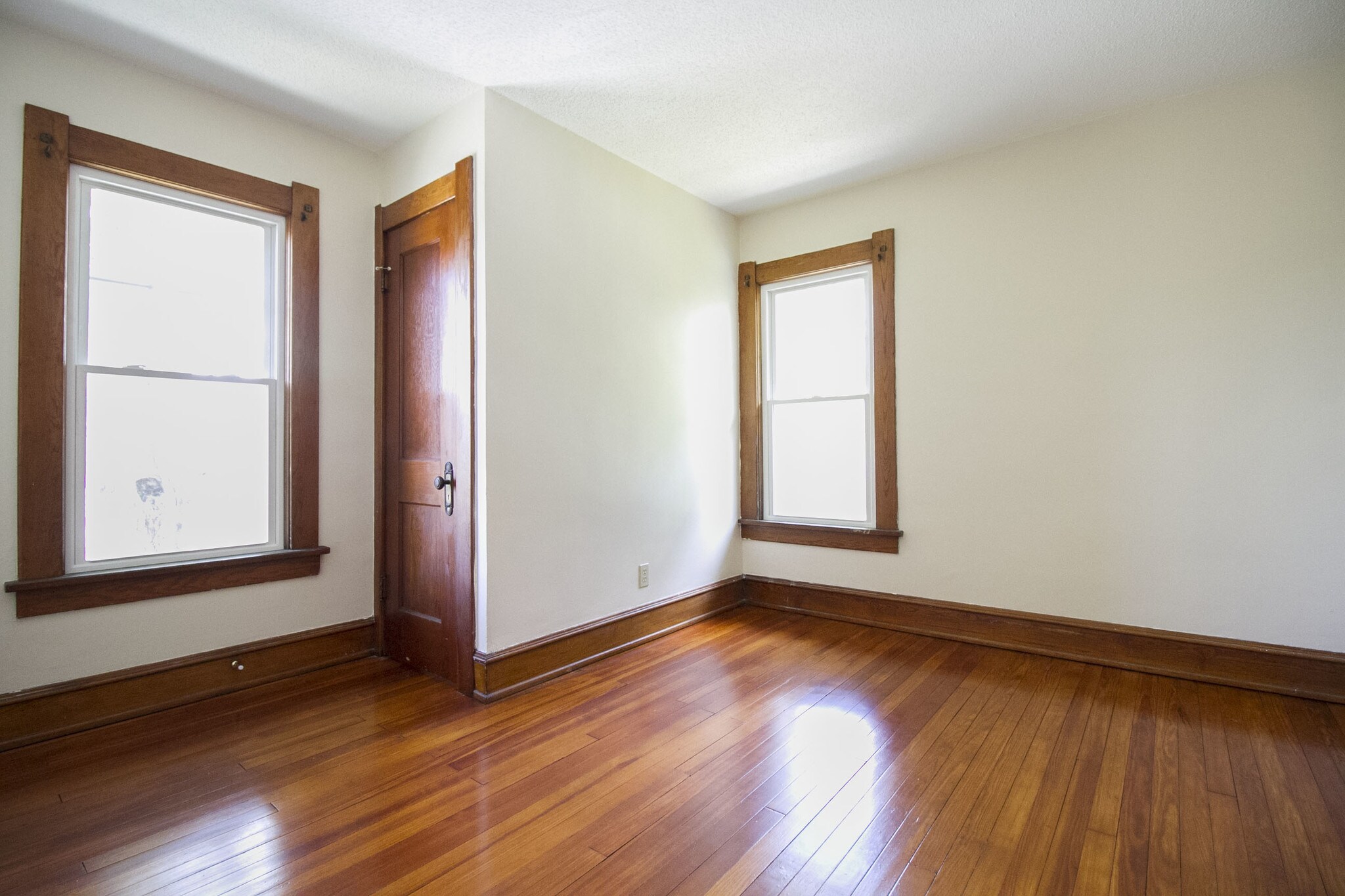 Building Photo - 701 Hampton Ave