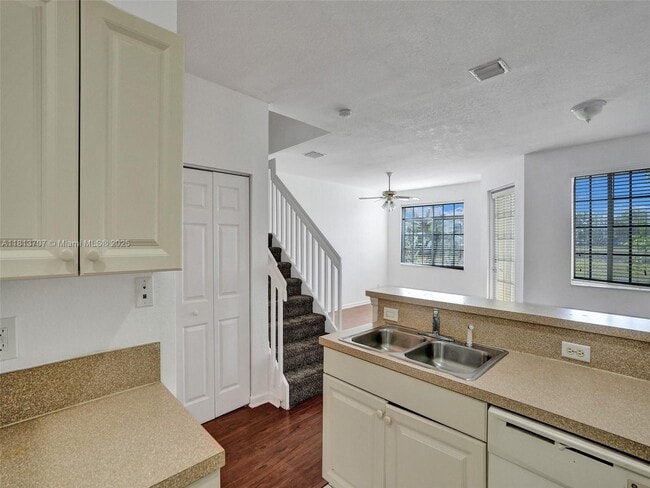 Building Photo - 1215 Lucaya Dr
