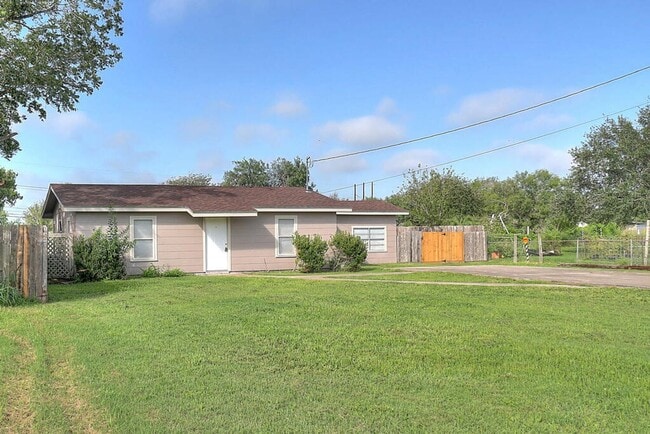 Building Photo - 10921 Shady Ln