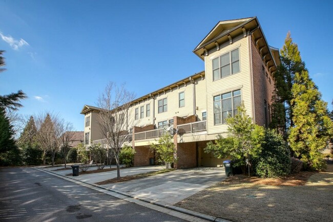 Building Photo - 2010 Heathermere Way
