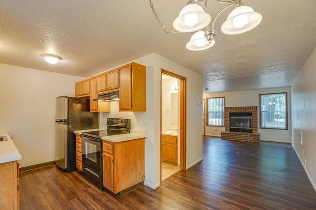 Building Photo - Fanno Creek Condo - Lovely Condo in Heart of Tigard