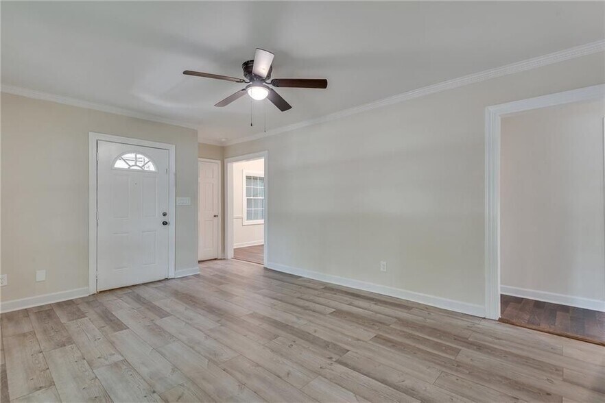 Building Photo - 2314 Woodside Way