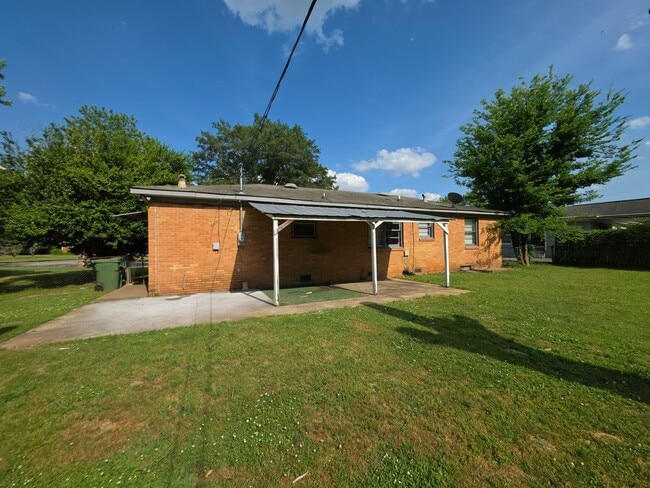 Building Photo - 3902 Harwood Ave SW