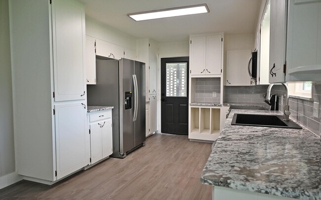 Building Photo - 5204 Bedford St