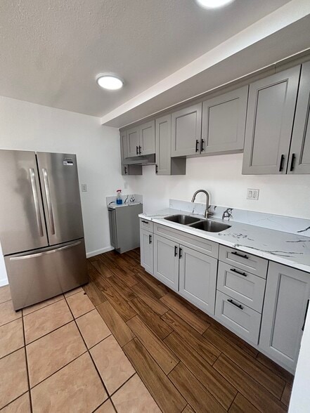 Building Photo - 1738 W 85th St