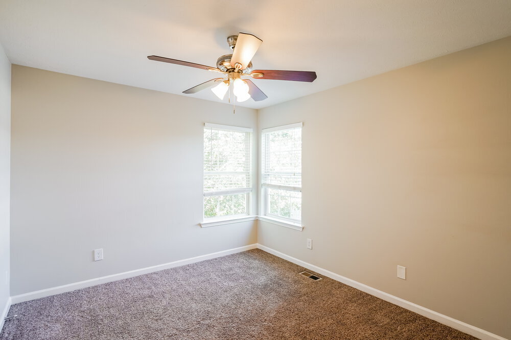 Building Photo - 404 Barking Dr