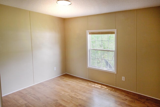 Building Photo - 9289 E River Dr