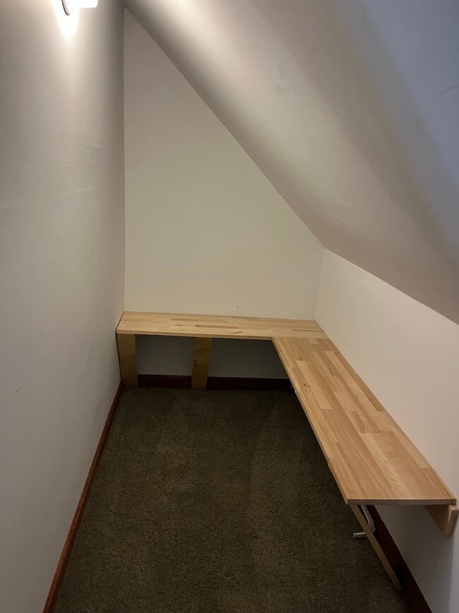 Building Photo - 604 S Washington St