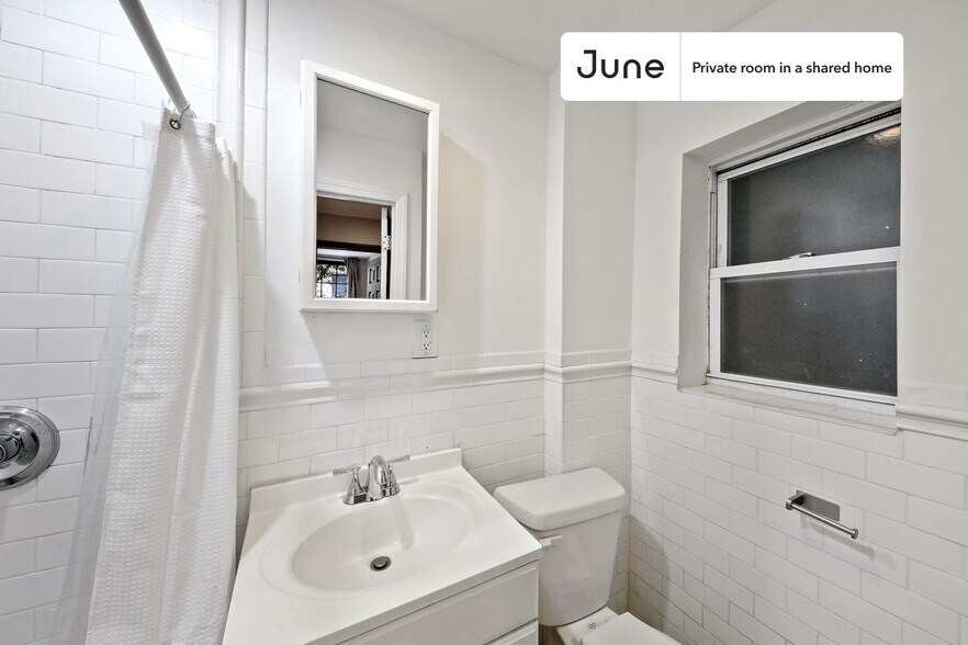 Building Photo - Room in Shared 3 bed/1 bath home