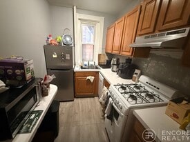 Building Photo - 464 Park Dr