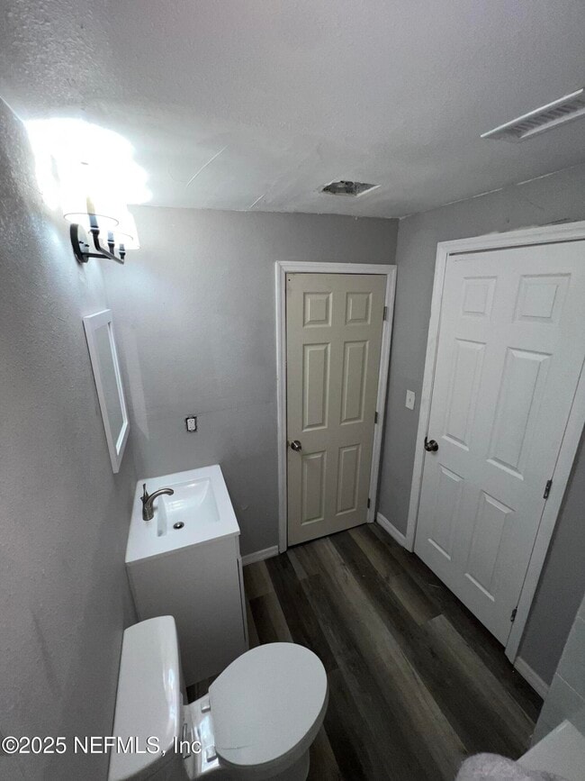 Building Photo - 1412 US-1